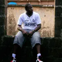 聆聽 undefined、觀看音樂影片、閱讀小傳、查看巡演日期等！