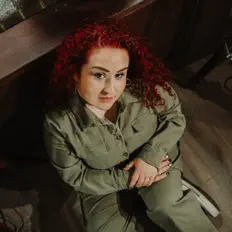 聆聽 Lara Ziff、觀看音樂影片、閱讀小傳、查看巡演日期等！