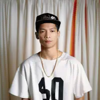 undefined सुनें, म्यूज़िक वीडियो देखें, बायो पढ़ें, दौरे की तारीखें और बहुत कुछ देखें!