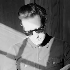 Christopher Hoffmanを聴いたり、ミュージックビデオを鑑賞したり、経歴やツアー日程などを確認したりしましょう！