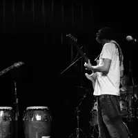 Escucha a undefined, mira videos musicales, lee su biografía, consulta las fechas de las gira y más.