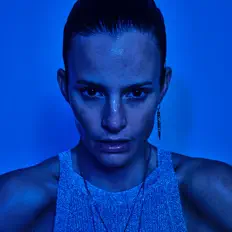 Ακούστε περιεχόμενο από CALAO, παρακολουθήστε μουσικά βίντεο, διαβάστε το βιογραφικό, δείτε ημερομηνίες περιοδείας, και πολλά ακόμη!