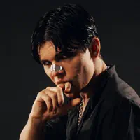 Hör dir undefined an, schau dir Musikvideos an, lies die Biografie, finde Tourdaten und mehr!