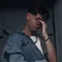 收听 undefined、观看音乐视频、阅读小传、查看巡演日期等 ！