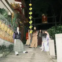 Dengarkan undefined, tonton video musik, baca bio, lihat tanggal tur & lainnya!