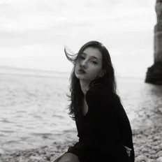 Dengarkan Liia, tonton video musik, baca bio, lihat tanggal tur & lainnya!