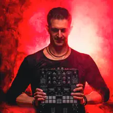 Ακούστε περιεχόμενο από DJ Glight, παρακολουθήστε μουσικά βίντεο, διαβάστε το βιογραφικό, δείτε ημερομηνίες περιοδείας, και πολλά ακόμη!