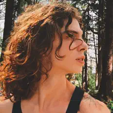 Ascolta myeeka, guarda video musicali, leggi la biografia, vedi le date del tour & altro!