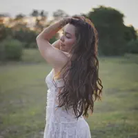 收听 undefined、观看音乐视频、阅读小传、查看巡演日期等 ！