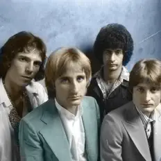 The Kind을(를) 듣고, 뮤직 비디오를 보고, 약력을 읽고, 투어 일정 등을 확인하세요!