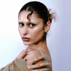 Oordaya सुनें, म्यूज़िक वीडियो देखें, बायो पढ़ें, दौरे की तारीखें और बहुत कुछ देखें!