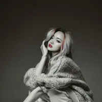 undefined을(를) 듣고, 뮤직 비디오를 보고, 약력을 읽고, 투어 일정 등을 확인하세요!