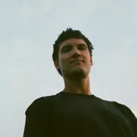 Escucha a undefined, mira vídeos musicales, lee la biografía, consulta fechas de giras y mucho más.