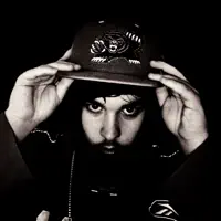 Ouve undefined, vê vídeos de música, lê a biografia, vê as datas da digressão e muito mais!