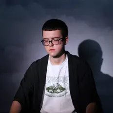 Escucha a DVЕ, mira vídeos musicales, lee la biografía, consulta fechas de giras y mucho más.