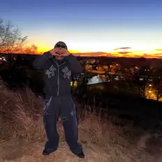 Almighty Glory: песни, клипы, биография, даты выступлений и многое другое.