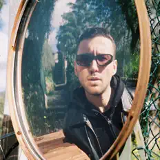 Divine Past을(를) 듣고, 뮤직 비디오를 보고, 약력을 읽고, 투어 일정 등을 확인하세요!