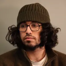 Aaron Lererを聴いたり、ミュージックビデオを鑑賞したり、経歴やツアー日程などを確認したりしましょう！