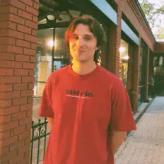 聆聽 Johnny Oliver、觀看音樂影片、閱讀小傳、查看巡演日期等！