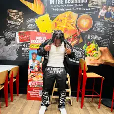 Dengarkan Chase Green, tonton video musik, baca bio, lihat tanggal tur & lainnya!