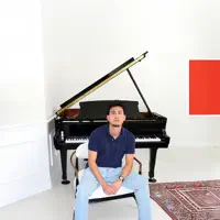 Escucha a undefined, mira videos musicales, lee su biografía, consulta las fechas de las gira y más.