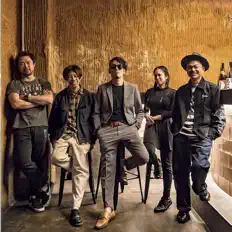 Revilioを聴いたり、ミュージックビデオを鑑賞したり、経歴やツアー日程などを確認したりしましょう！