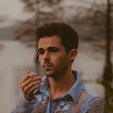 Escucha a Zachary Foster, mira videos musicales, lee su biografía, consulta las fechas de las gira y más.