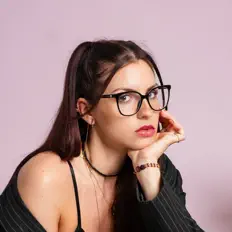 Escucha a Corena, mira vídeos musicales, lee la biografía, consulta fechas de giras y mucho más.