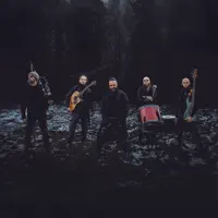 Ascolta undefined, guarda video musicali, leggi la biografia, vedi le date del tour & altro!