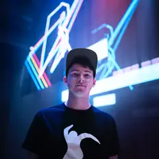 Dengarkan Schmoop, tonton video musik, baca bio, lihat tanggal tur & lainnya!