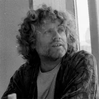 Luister naar undefined, bekijk muziekvideo's, lees de bio, bekijk de tourdata, en meer!