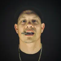 undefined: песни, клипы, биография, даты выступлений и многое другое.