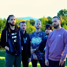 Ouça SLEEPTALKER, assista a videoclipes, leia a biografia, veja as datas das turnês e mais!