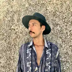 Dengarkan Sinai, tonton video musik, baca bio, lihat tanggal tur & lainnya!