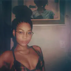 Ouve VVVIU, vê vídeos de música, lê a biografia, vê as datas da digressão e muito mais!