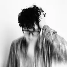 收听 DUMBPHONE、观看音乐视频、阅读小传、查看巡演日期等 ！