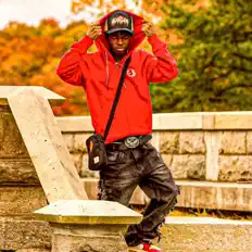 Ouça SmellyB, assista a videoclipes, leia a biografia, veja as datas das turnês e mais!