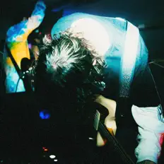 聆聽 Hause Plants、觀看音樂影片、閱讀小傳、查看巡演日期等！