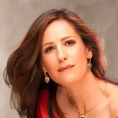 Manca Izmajlova: песни, клипы, биография, даты выступлений и многое другое.