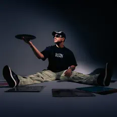 Drewskiを聴いたり、ミュージックビデオを鑑賞したり、経歴やツアー日程などを確認したりしましょう！