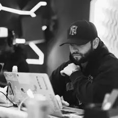 Boyd सुनें, म्यूज़िक वीडियो देखें, बायो पढ़ें, दौरे की तारीखें और बहुत कुछ देखें!