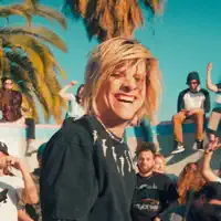 Ascolta undefined, guarda video musicali, leggi la biografia, vedi le date del tour & altro!