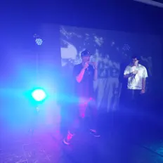 Jayyy Stonieを聴いたり、ミュージックビデオを鑑賞したり、経歴やツアー日程などを確認したりしましょう！