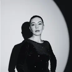 聆聽 Tuğçe Aybek、觀看音樂影片、閱讀小傳、查看巡演日期等！