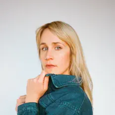 Escucha a V.V. Lightbody, mira videos musicales, lee su biografía, consulta las fechas de las gira y más.