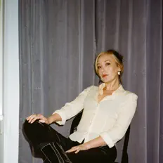 Ms Ray dinle, müzik videolarını izle, biyografisini oku, tur tarihlerini ve daha fazlasını gör!