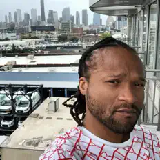 Ouve Deini, vê vídeos de música, lê a biografia, vê as datas da digressão e muito mais!