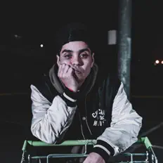 聆聽 Wlah、觀看音樂影片、閱讀小傳、查看巡演日期等！