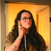 undefined dinle, müzik videolarını izle, biyografisini oku, tur tarihlerini ve daha fazlasını gör!