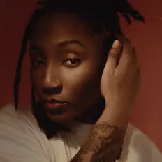 聆聽 SANITY、觀看音樂影片、閱讀小傳、查看巡演日期等！